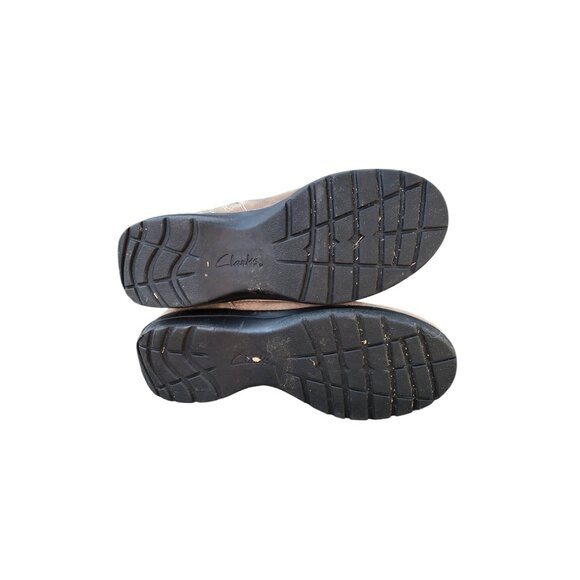 Clarks Ankle Boots Beige Suede Womens 6M Faux Fur Lining Side Zipper - Picture 9 of 10